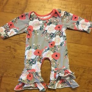✨LOT of 2: Rompers /Peaches and Cream 6/9 months✨